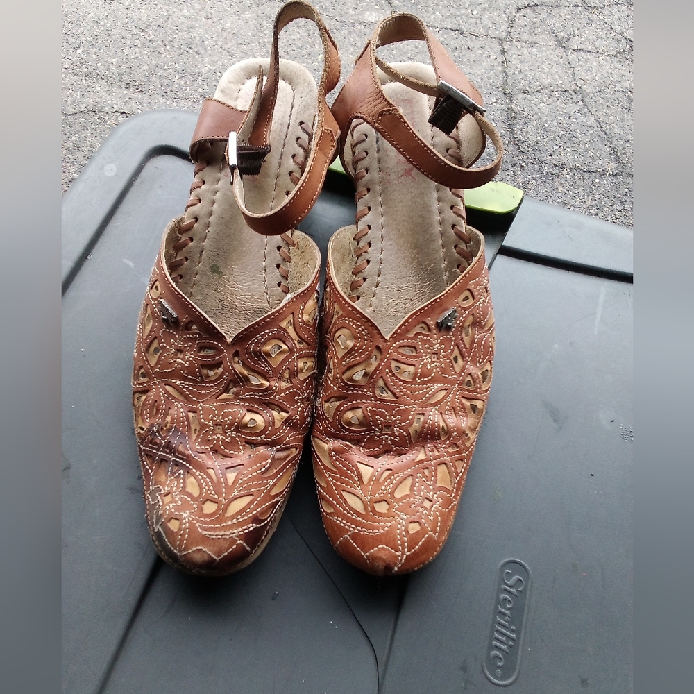 Pikolinos sandals sz 40